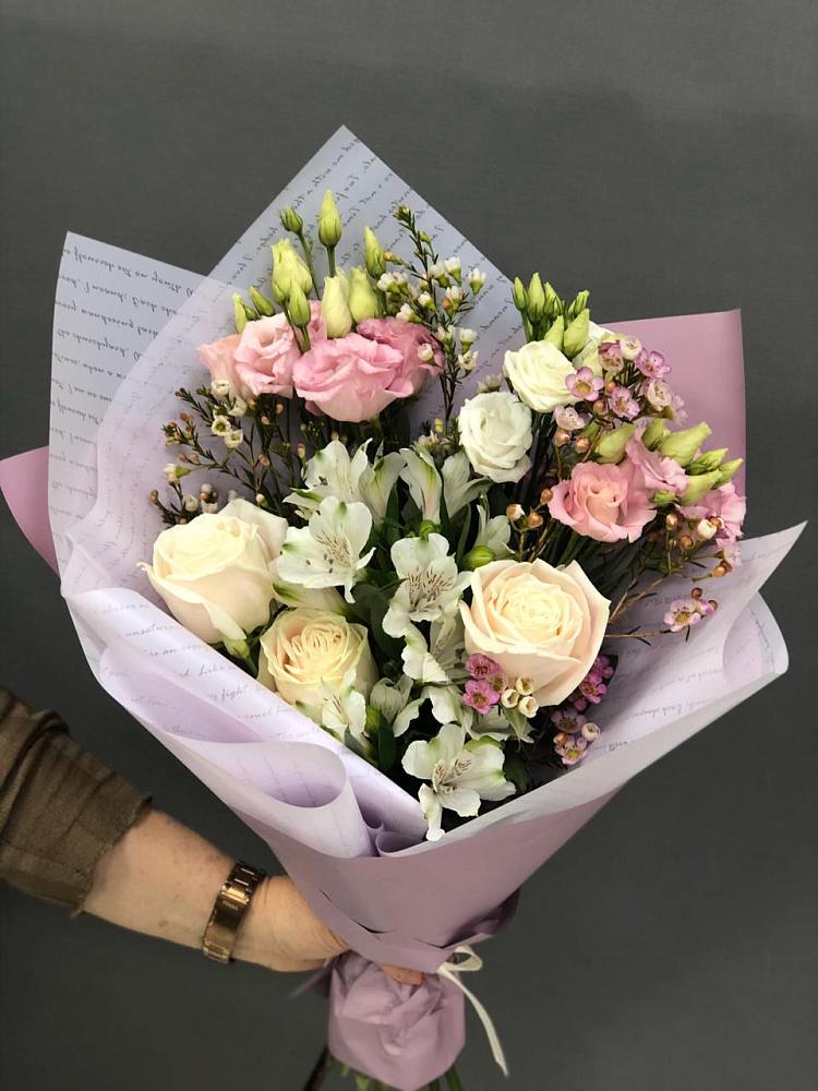 Букет цветов из: Альстромерии, Розы и Лизиантусы в Славгороде