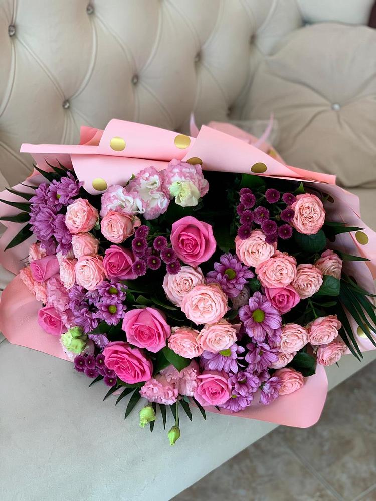 Букет цветов из: Хризантемы, Розы и Лизиантусы в Славгороде