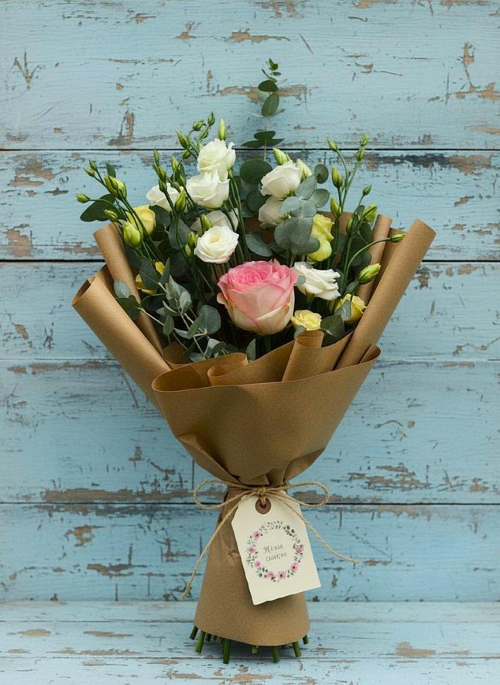 Букет цветов из: Розы и Лизиантусы в Славгороде