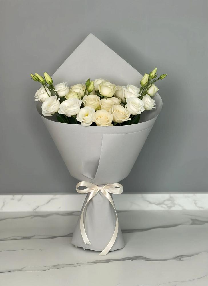 Букет цветов из: Розы и Лизиантусы в Славгороде