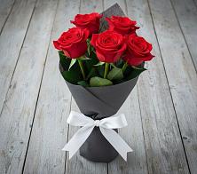 Букет 5 Красных роз Эдлесс Лав в Славгороде