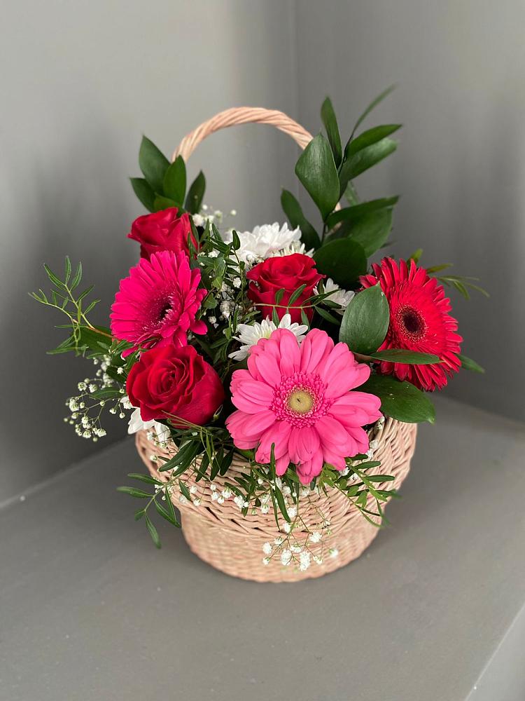 Цветочная композиция из Розы, Хризантемы и Герберы в корзине в Славгороде