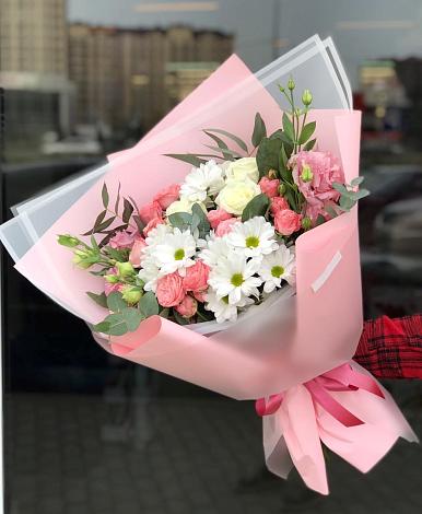 Букет цветов из: Розы, Лизиантусы и Хризантемы в Славгороде